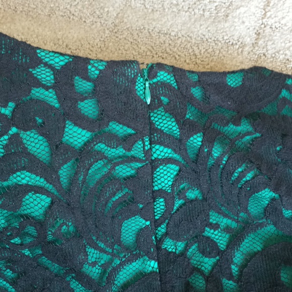 Short sleeve black & green lace dress Size 10 - Picture 6 of 8